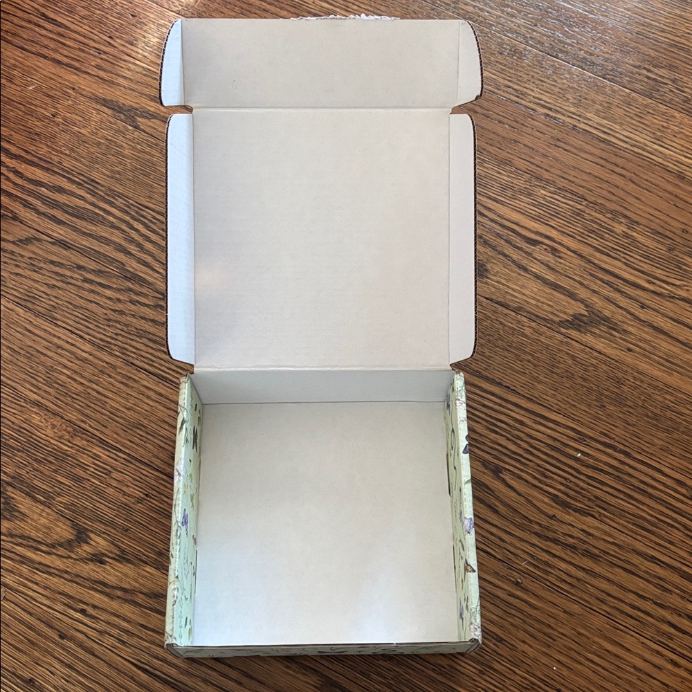 Jane Win Shipping Box - Picture 2 of 4